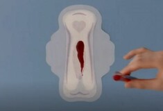 H διαφήμιση για σερβιέτες με αίμα περιόδου δίχασε - Έλαβε εκατοντάδες παράπονα