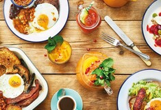 Tο brunch της Κυριακής: η τέχνη του και πώς να την αποκτήσετε