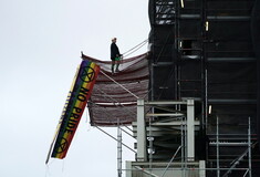Διαδηλωτής των Extinction Rebellion σκαρφάλωσε στο Μπιγκ Μπεν μεταμφιεσμένος σε «Μπόρις Τζόνσον»