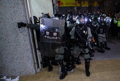 Χονγκ Κονγκ: Νέες βίαιες διαδηλώσεις - Χημικά, βανδαλισμοί και πυρπολημένα οδοφράγματα