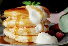 Τα αφράτα pancakes της Ιαπωνίας έχουν γίνει πλέον ανάρπαστα και στη Νέα Υόρκη