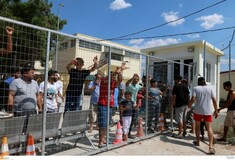 «Ώρες στην ουρά για φαγητό και τουαλέτα»: Ρεπορτάζ του BBC στους προσφυγικούς καταυλισμούς του Αιγαίου