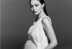 Η έγκυος Gigi Hadid φωτογραφίζεται με φουσκωμένη κοιλιά: «Μεγαλώνοντας έναν άγγελο»