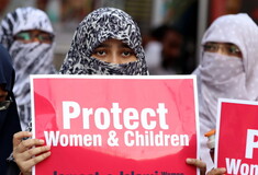 Κύμα οργής στο Πακιστάν μετά τον βιασμό μιας 5χρονης, που πυρπολήθηκε, και μιας γυναίκας