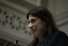 Κατέβηκε τελικά η Κωνσταντοπούλου από την καρέκλα της πρόεδρου
