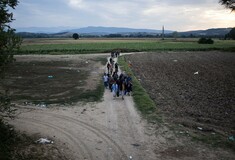 Όταν ξεριζωμένος από τον τόπο σου αναζητάς νέες πατρίδες με κάθε τρόπο