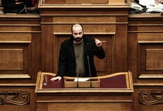 Διαμαντόπουλος: Γιατί δικαιούμαι τροφή, στέγη και αυτοκίνητο για τις βουλευτικές περιοδείες μου