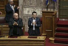 Το νομοσχέδιο θα ψηφιστεί κανονικά απαντά η κυβέρνηση στο "βέτο" από την Κομισιόν