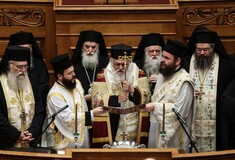 Ιερώνυμος: «Στη διάθεση του κράτους η εκκλησιαστική περιουσία για την αποπληρωμή του χρέους»
