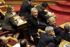 Πιπιλή: «Ο θρασύτατος Καμμένος έχει δίπλα του υπάλληλο της βουλής, βουλευτή!»