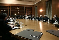 Μαραθώνια η συνεδρίαση του κυβερνητικού συμβουλίου - Συμφωνία στο πλαίσιο της λαϊκής εντολής θέλει ο Τσίπρας