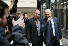 «Το Eurogroup αυξάνει την πίεση»