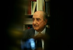 Παρέμβαση επίτιμου για τον Στουρνάρα