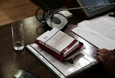 Βουλευτής του ΣΥΡΙΖΑ «σκοτώνει» τα ονόματα μαρτύρων για τα μνημόνια