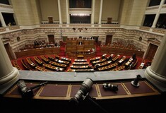 Οι διπλές και τριπλές συντάξεις βουλευτών, δημάρχων, απείραχτες ακόμη