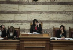 Κατά της συμφωνίας ψήφισε η Ζωή Κωνσταντοπούλου