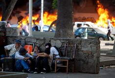 Χάος στη Βενεζουέλα- Λεηλασίες και διαδηλώσεις ενώ η κυβέρνηση δεν μπορεί καν να τυπώσει χρήματα