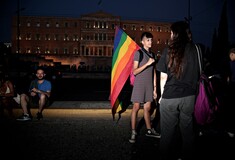 Η Αθήνα τιμά τα θύματα του Ορλάντο: Η Υπερηφάνεια μας δε θα σιγαστεί, δε θα τρομοκρατηθεί