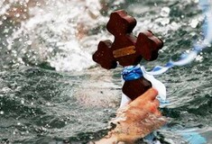 Φώτα, το εξωμήτριο των γιορτών. Από τον Δημήτρη Πολιτάκη