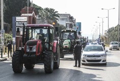 Oι αγρότες δίνουν συνέντευξη για να εξηγήσουν γιατί έρχονται στην Αθήνα