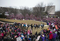 Women's March:Τεράστια η διαδήλωση- Περισσότεροι οι διαδηλωτές που πήραν το μετρό απ' όσους μετακινήθηκαν για την ορκωμοσία
