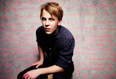 Πώς ο Tom Odell κατάφερε να ξεπεράσει τη σαρωτική επιτυχία του «Another Love» και να πάει παρακάτω;