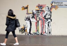 O Banksy «ξαναχτύπησε» με δύο εντυπωσιακά έργα που τιμούν τον Ζαν Μισέλ Μπασκιά