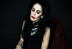 Η ζωή και το έργο της «δαιμονικής σοπράνο» Diamanda Galás που γεννήθηκε σαν σήμερα