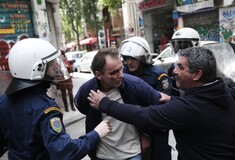Επεισόδια, τραυματίες και προσαγωγές σε διαδήλωση κατά των πλειστηριασμών στα Εξάρχεια