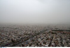 Αποπνικτική η ατμόσφαιρα στην Αττική και την Κρήτη - Φωτογραφίες από την επέλαση αφρικανικής σκόνης