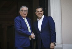 Γιούνκερ σε Τσίπρα: Καταβάλλουμε προσπάθεια ώστε η έξοδος από το μνημόνιο να είναι «η πιο καθαρή»