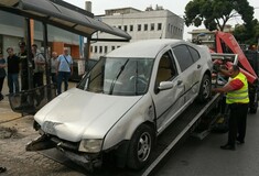 Αυτοκίνητο έπεσε σε στάση λεωφορείου στην Μεταμόρφωση - Ένας νεκρός και τραυματίες (upd)