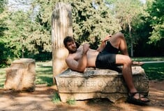 Ο γκέι πορνοστάρ, μπλόγκερ και καλλιτέχνης Κόλμπι Κέλερ στον Εθνικό Κήπο