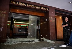 Η αμερικανική πρεσβεία ζητά να συλληφθούν οι δράστες της επίθεσης στην Ελληνοαμερικανική Ένωση