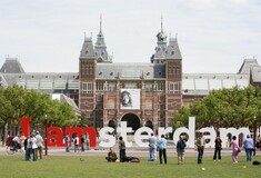 Πάτε Άμστερνταμ; Τότε μπορεί οι αλλαγές που ετοιμάζει η πόλη να σας επηρεάσουν