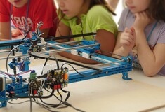 Οι μαθητές εξερευνούν τις τεχνολογίες του μέλλοντος στο Maker Space του δήμου Αθηναίων