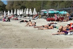 Οι Αθηναίοι στις παραλίες - Η σεζόν άνοιξε και τα μπάνια ξεκίνησαν