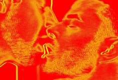Chemsex parties: Ομαδικό γκέι σεξ με χρήση ναρκωτικών στην Αθήνα