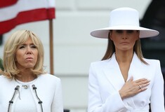 To τεράστιο λευκό καπέλο της Μελάνια Τραμπ επεσκίασε τα πάντα - ΦΩΤΟ & ΒΙΝΤΕΟ