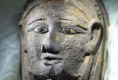 Ανακαλύφθηκε στην Αίγυπτο ασημένια μάσκα μούμιας αρχαιοελληνικής τεχνοτροπίας