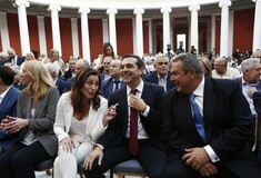 Με κόκκινη γραβάτα στο Ζάππειο ο Τσίπρας: Η χώρα μας γυρίζει οριστικά σελίδα