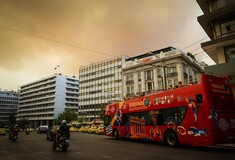 Η Αθήνα πνιγμένη στον καπνό από την πυρκαγιά στην Κινέτα - Εκκενώθηκαν τρεις οικισμοί (ΦΩΤΟΓΡΑΦΙΕΣ)