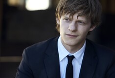 Ο Lucas Hedges εξομολογήθηκε ότι δεν είναι «εντελώς στρέιτ»