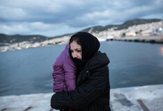 Ετοιμόγεννη πρόσφυγας κοιμάται σε παγκάκι στην Ομόνοια