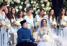 Η πρώην Μις Μόσχα παντρεύτηκε τον βασιλιά της Μαλαισίας αφού πρώτα ασπάστηκε το Ισλάμ