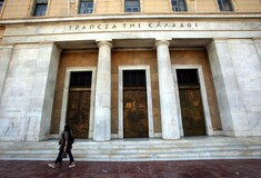 Bloomberg: Σχέδιο της ΤτΕ για μείωση των κόκκινων δανείων στο μισό