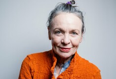 Laurie Anderson: «Μην είμαστε δέσμιοι του πανικού που σπέρνουν τα media»