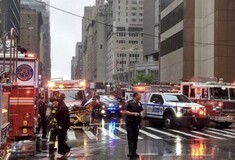 Πανικός στη Νέα Υόρκη: Ελικόπτερο συνετρίβη σε κτίριο του Μανχάταν