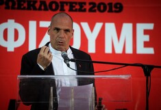 Ευρωεκλογές 2019: Βαρουφάκης - «Παρακολουθούμε το θρίλερ με χαμόγελο»