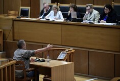 Δίκη Χρυσής Αυγής: Ο Σταμπέλος ισχυρίζεται ότι τηλεφώνησε «αψυχολόγητα» στον Λαγό μετά τη δολοφονία Φύσσα